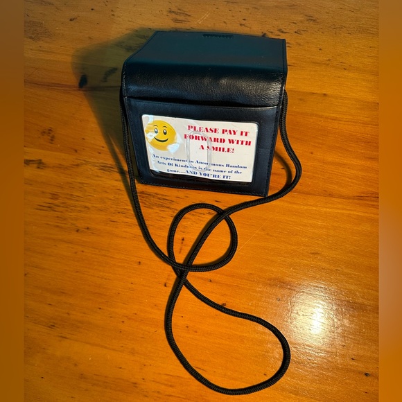 Levenger Black Card/ID Holder - Picture 7 of 9